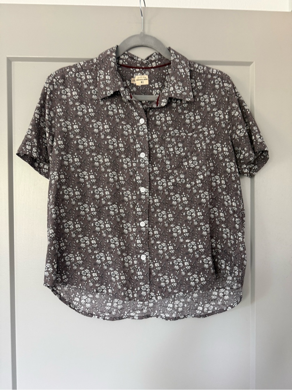 Bridge & Burn Floral Button Front Blouse Size XS